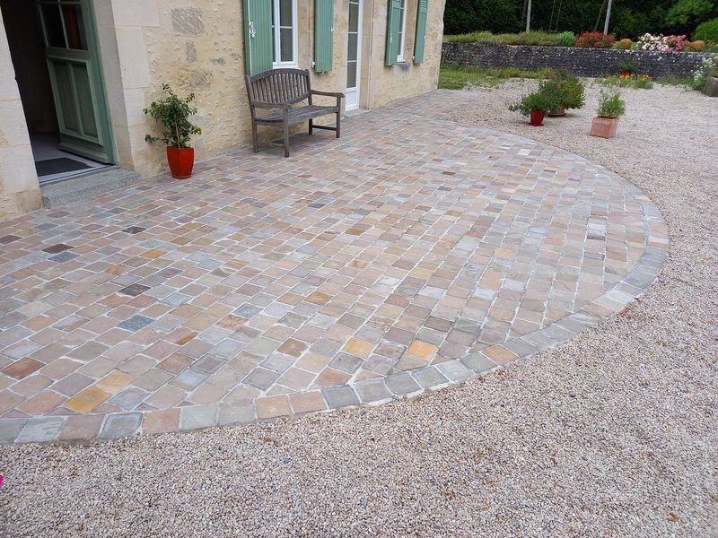 Réalisation d'une terrasse de 50 mètres carrés en pavé des Indes